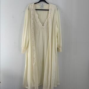 Vintage Delta Burke Collection lace detail bridal honeymoon boudoir peignoir set